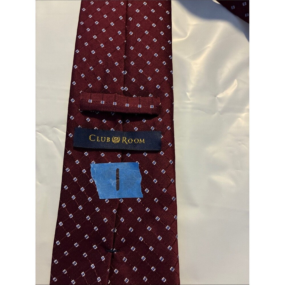 Club Room Men's Burgundy Silk Tie with Small Geometric Motifa - Picture 2 of 2